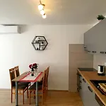 Apartment Mon Cheri-Located In A Quiet Neighbourhood Near Beaches Free Parking