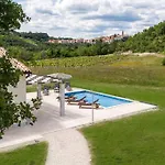Beautiful Villa Gallova With Heated Pool