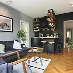 Place To Be - Center Apartment