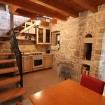 Summer House Sammon