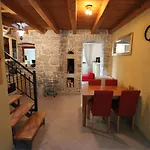 Summer House Sammon
