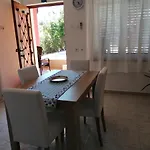 Room Mina