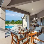 Amazing Design Villa Aeris With Private Pool, High Level Of Privacy - Wiibuk