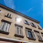 Amu Apartment