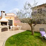 Apartment In Pula/Istrien 17457