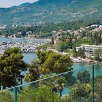 Marena - Trees To Seas Luxury Escape