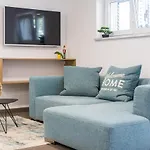 Tino Apartment With Free Parking