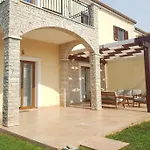 Apartment Buscina,Duplex House With Garden