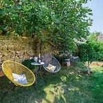 Nonina Hiza