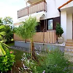 Apartment Livija Near The Beach
