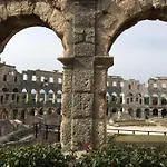 Luxury Old Town Apartment Pula