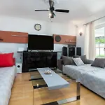Apartment Dino By Rent Istria