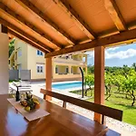 Villa Green Holiday