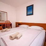 Holiday Apartment 50M From The Beach