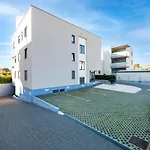 Sunny Day - Apartment With Parking