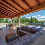Villa Luna Tinjan, Pool And Wellness