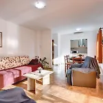 Apartment Mario