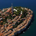 Classy Holiday Home In Novigrad With Private Pool