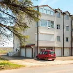 Beautiful Apartment In Fazana With Wifi