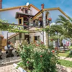 3 Bedroom Awesome Apartment In Medulin