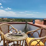 2 Bedroom Stunning Apartment In Peruski
