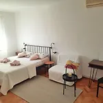 Apartment Nino In Pula