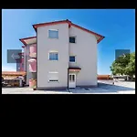Holiday Getaway Full Apartment
