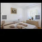 Holiday Getaway Full Apartment