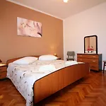 Apartment Fero With Beautiful Garden