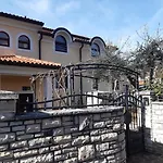 Apartments House Villa Teuta Close To The Sea