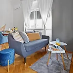 Polias Small Studio