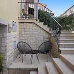 Polias Small Studio