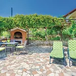 Cozy Apartment In Lovran With Kitchen