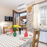 Cozy Apartment In Lovran With Kitchen