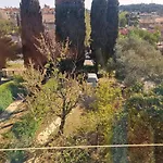 Greenview Apartment With Parking