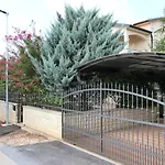 Holiday House Green Marea