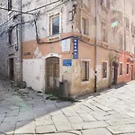 Kandlers Street Apartment