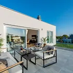Apartvilla Zanna With Sea View For 4 People