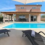 Charming Villa Enjoy With Private Pool In Pula