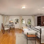 Villa Lovridor, 15 People