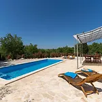 Villa Shana