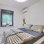 Beach Apartment With Large Terrace 50M From The Beach