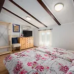 3 Bedroom Amazing Home In Vizinada