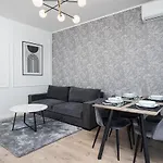 Golden Gate Apartment