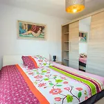 Sunny Apartment Ili Near Amfiteatar