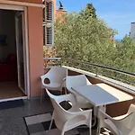 Apartment Two Olives, Free Parking, Close To Beaches & Park