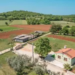 Relaxing Farm House Near Porec