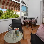 Ginkgo Holiday Home