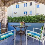 Nice Apartment In Medulin With Kitchen