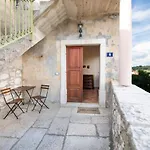 Old Town Studio And Apartment